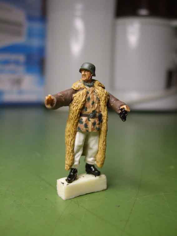 Figur mit Wintermantel...